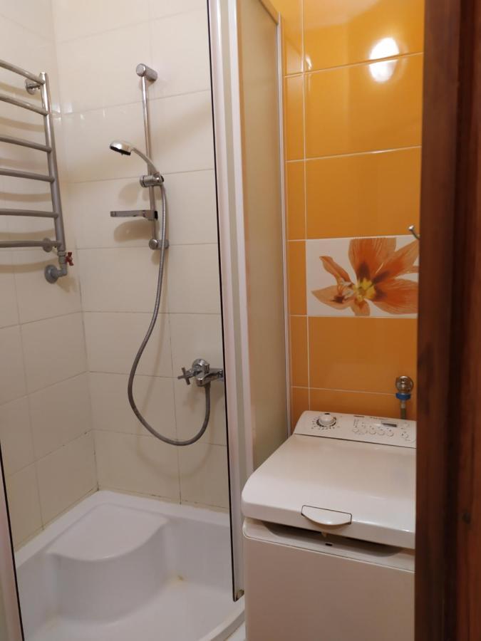 Three Bedroom Stepana Bandery Street Rivne Exterior photo
