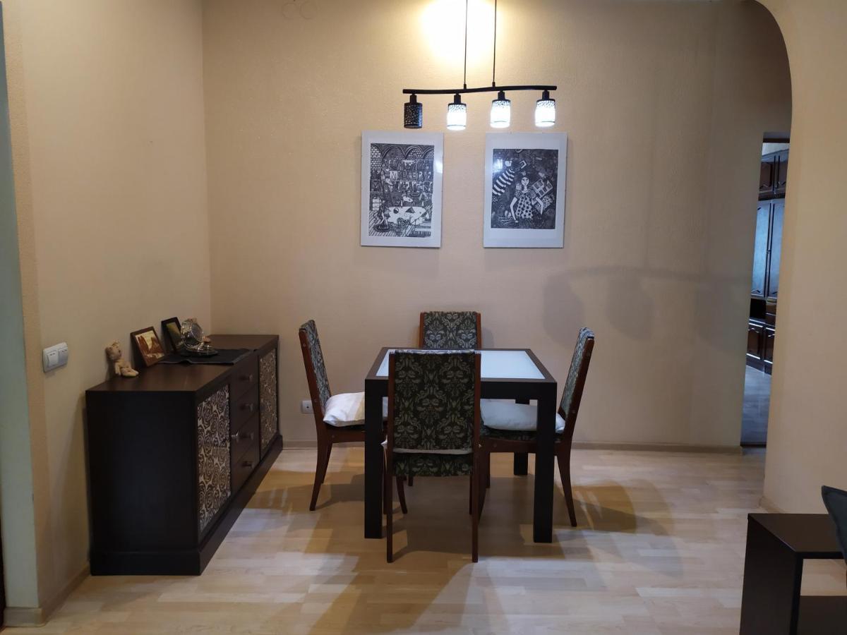 Three Bedroom Stepana Bandery Street Rivne Room photo
