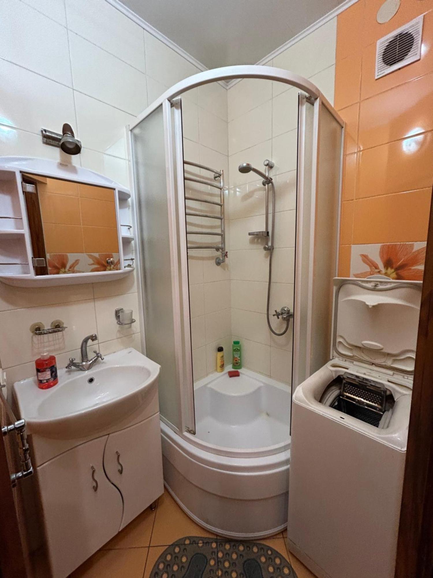 Three Bedroom Stepana Bandery Street Rivne Exterior photo