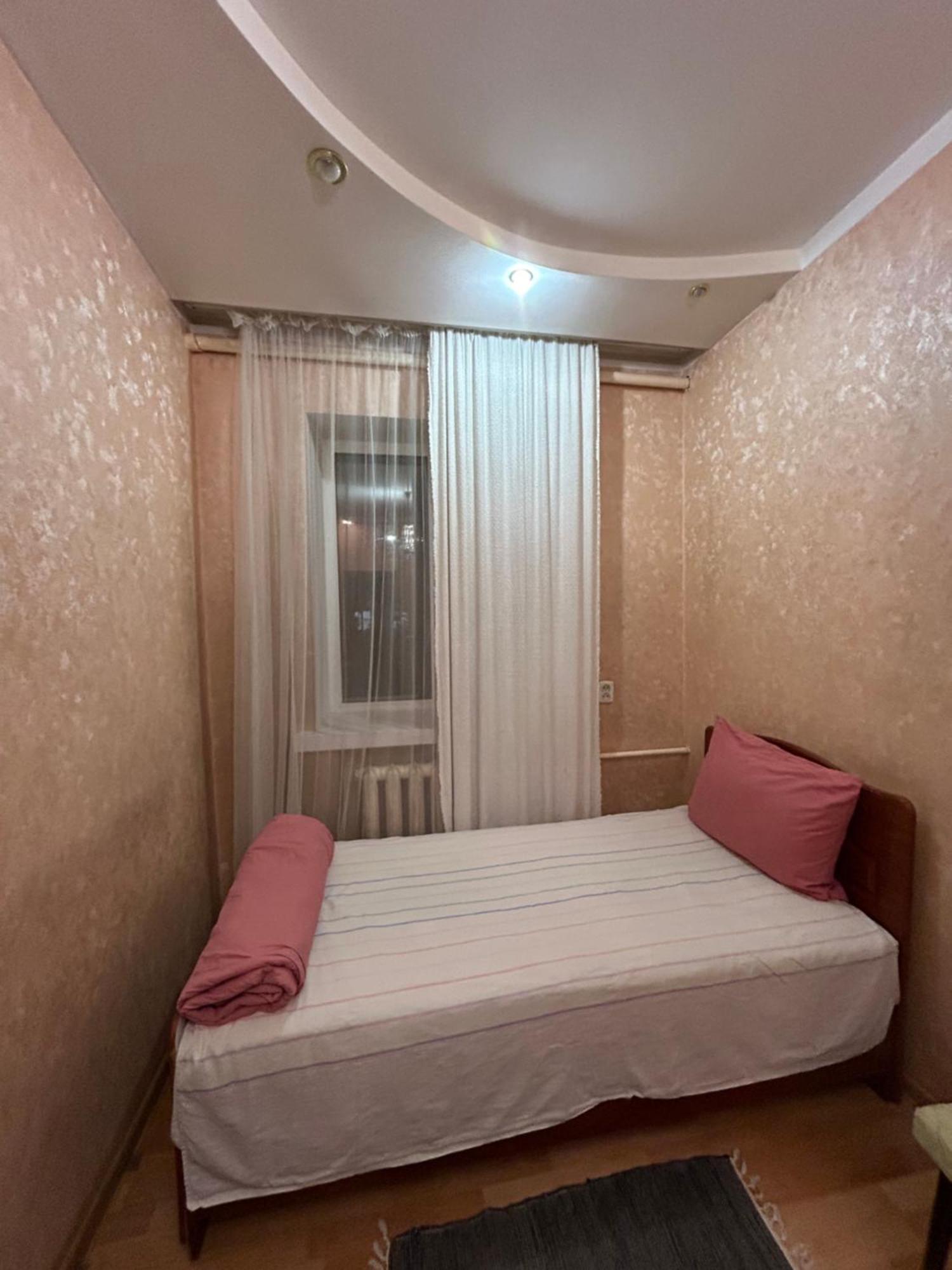 Three Bedroom Stepana Bandery Street Rivne Exterior photo